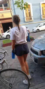 2 nice girls (he hurt his foot)