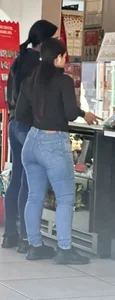(OC) 2 Latina friends in tight jeans