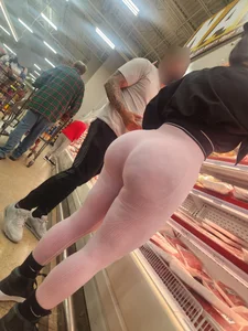 Dumpy 1 ( Pink leggings pretty face phat ass BBL)