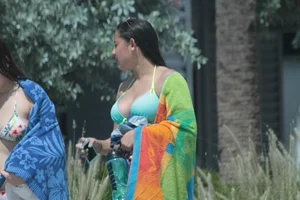 Candid Florida beach and bikini girls