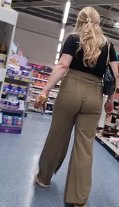 Pregnant Milf ass