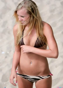 Hot Candid Girl in Swimsuit and a Pierced Navel Beach Creepshots