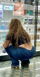 Curly hair lady in jeans @