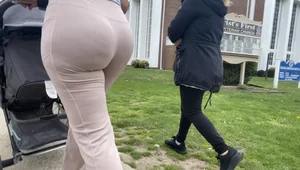 Thick Latina Milf in flare leggings (OC) (GIFs)