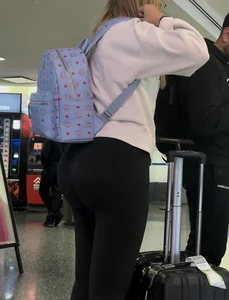 Tall European big bubbly ass ( OC , Airport Series )