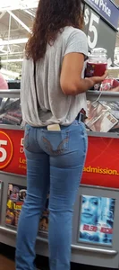 Juicy Candid Ass in Tight Blue Jeans at the Supermarket