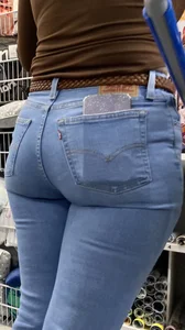 Blonde chic in jeans‼️