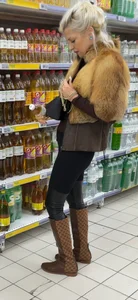 MILF with tight ass, face (OC) w/GIFs