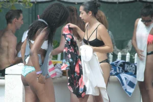 Candid Florida beach and bikini girls