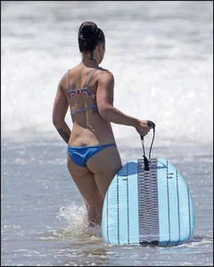 Bubble butt learning how to surf [not oc]