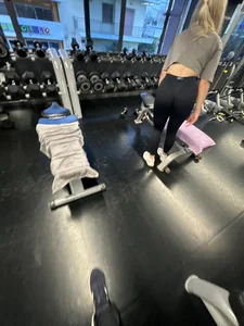 Petit blonde bench pressing in target