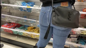 Caught another oblivious girl