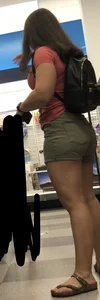 Thicc art lover Milf in shorts