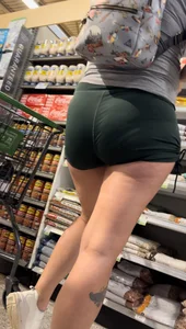 Milf doing grocery shopping, shows off her ass