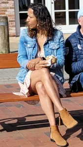 Canid milf in a dress with nice crossed legs sitting on a bench