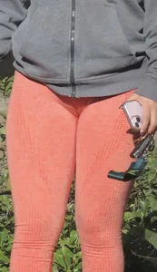 Lovely Latina in leggings + cameltoe
