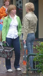 Mature milfs in jeans at the street market creepshots