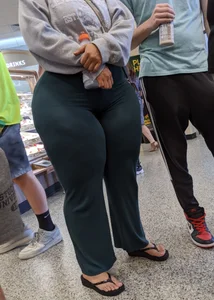 Thick curlyhead goddess in blue leggings