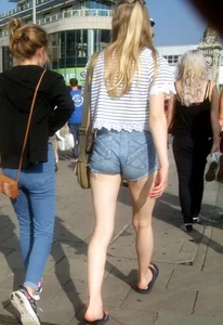 Various sexy teens in little shorts