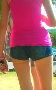 Skinny babe in denim shorts with a nice gap showing ass cheeks