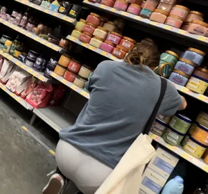 VPL white girl in shorts