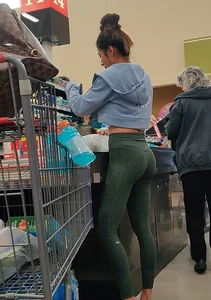 Insanely hot brunette shopping in tight green leggings
