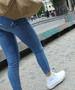 little babe with sexy back = pictures of her  :P