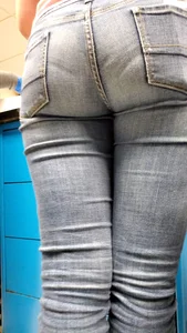 Girl with a nice ass in tight jeans and vpl up close