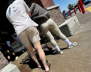 Asian Costco super tight leggings