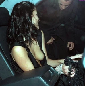 Candid boobs, nip slip and downblouse pics