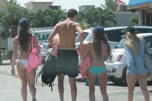 Candid Florida beach and bikini girls