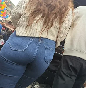 A few nice culos in jeans (OC)