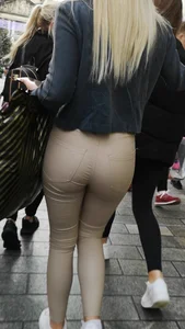 Hot ass candid blonde chick with an amazing ass out in tight cream colored jeans