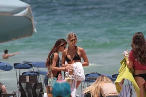 Sexy Florida beach bikini girls