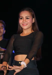 Lamyai's candid Thai concert girl in shorts