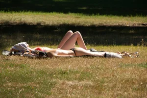 Creepshots of some girls in the park getting some sun in bikinis