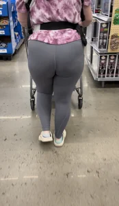 Hot milf wearing grey leggings! I have a video of it jiggling while she walks
