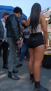 Teen resaltando sus ricos pezones con piercing