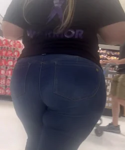 Big Booty Blonde in Jeans