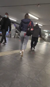 Brunette in tight jeans got suspicious