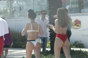 Deerfield Beach girls in bikinis
