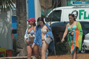 Candid Florida beach and bikini girls
