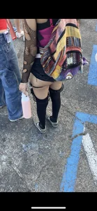 MUST SEE ! Latina goth girl showing off her cheeks