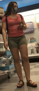 Thicc art lover Milf in shorts