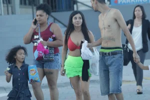 Deerfield Beach girls in bikinis