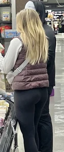 Grocery stores babes  {OC}