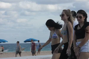 Deerfield Beach girls in bikinis