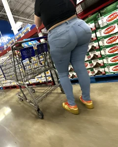 Latina milfs at Sam’s
