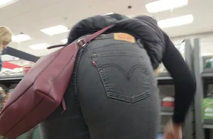 Blonde milf in black Levis