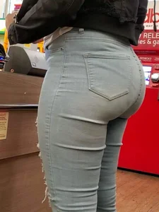 Ebony with nice ass in jeans (OC)